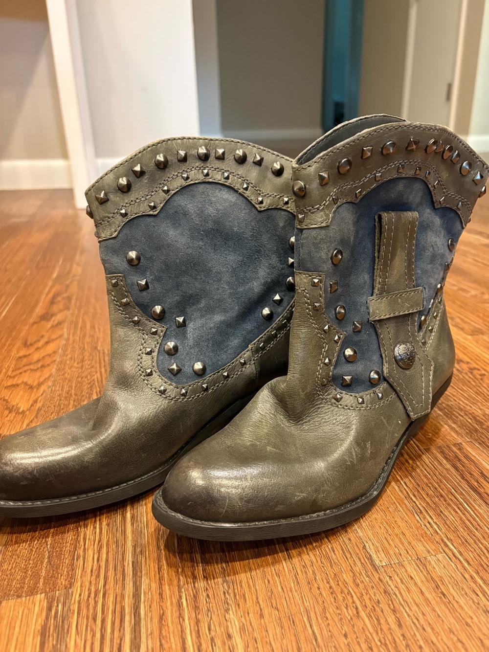 Vince Camuto Madalissa Studded Leather Suede Cowboy Boots Grey Blue 6.5B